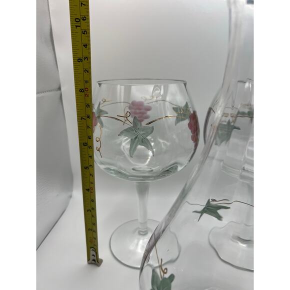Vintage Grape Motif Wine Decanter with 2 Matching Goblets Glass Set - Picture 12 of 13